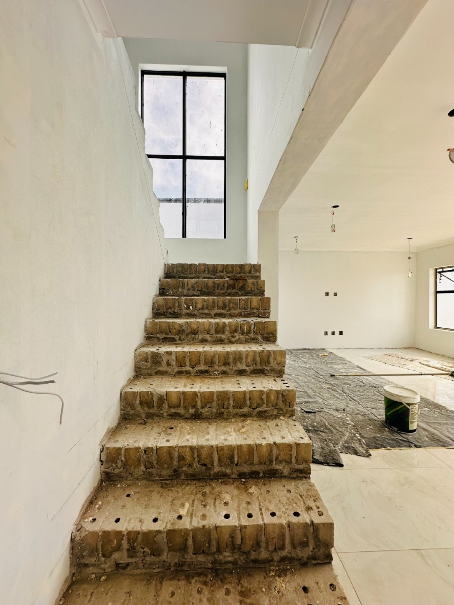 5 Bedroom Property for Sale in Sandown Western Cape